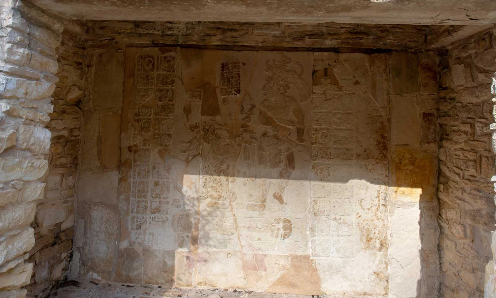 Relieftafel aus Tempel IV